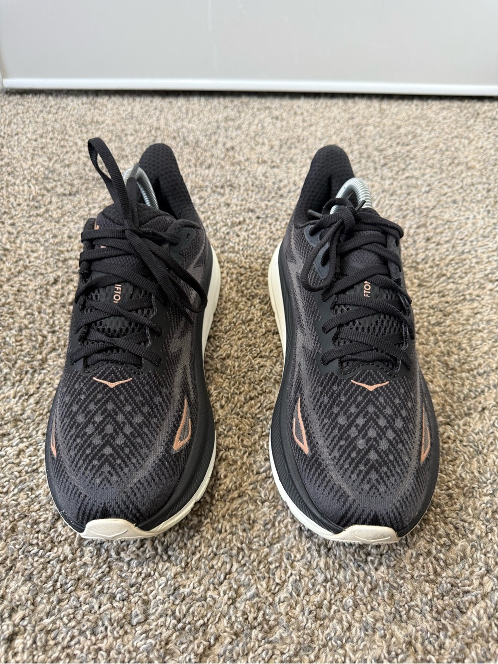 Hoka one one clifton 9 Black with Rose Gold Logo Running Sneakers - Picture 2 of 6
